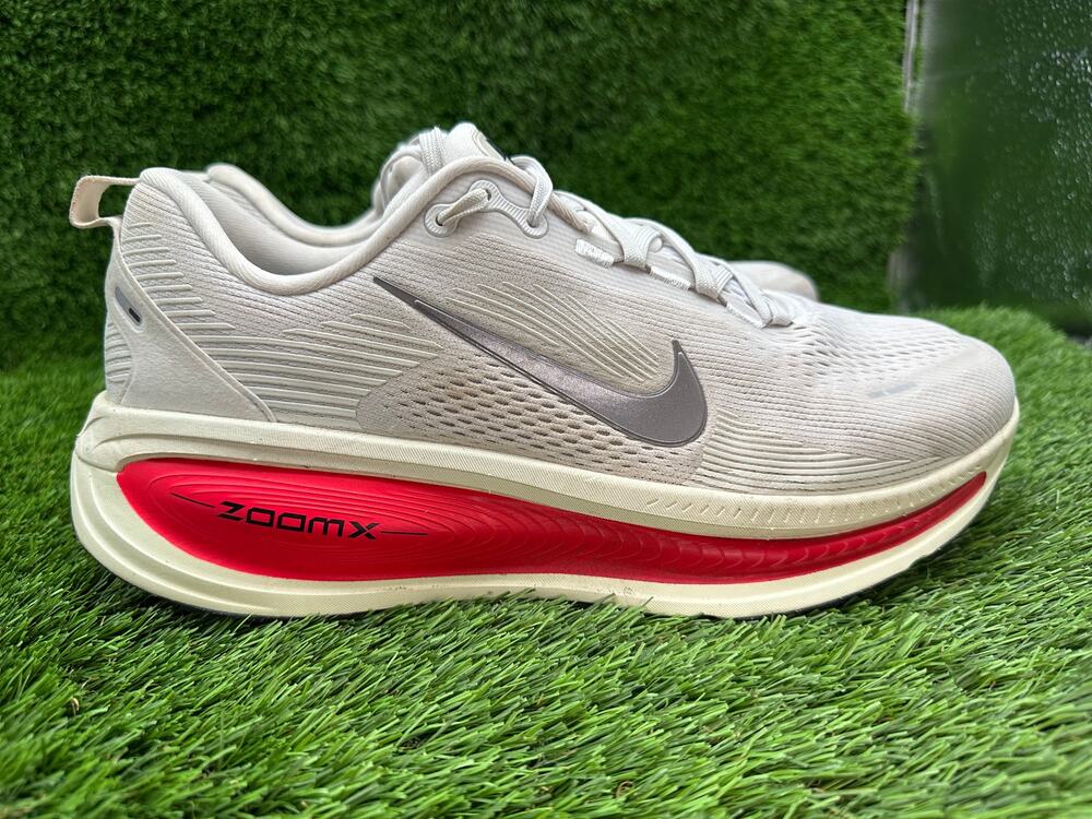 Nike Vomero 18 HM6803-001 Athletic Sneaker Men's 12 Gray Mesh Running Training